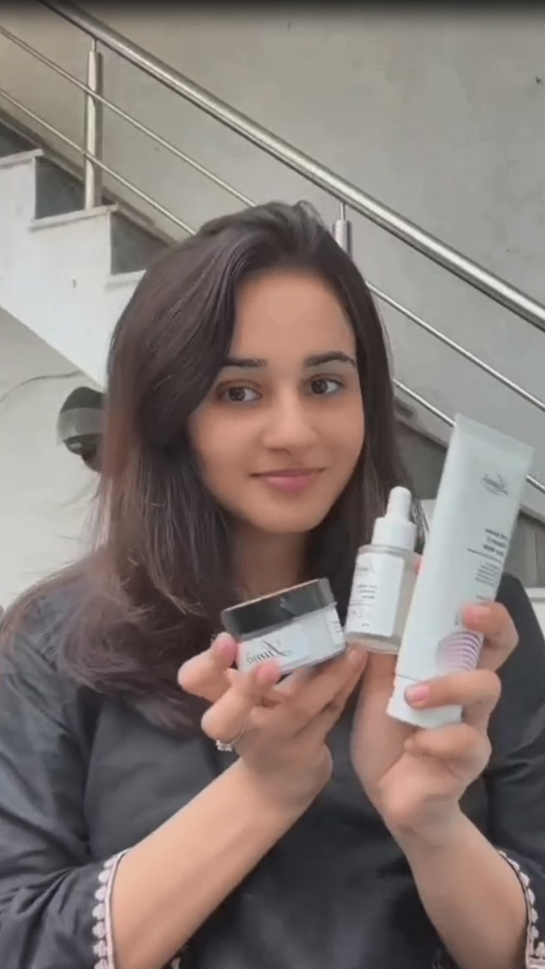 Load video: lumo skin care pakistan